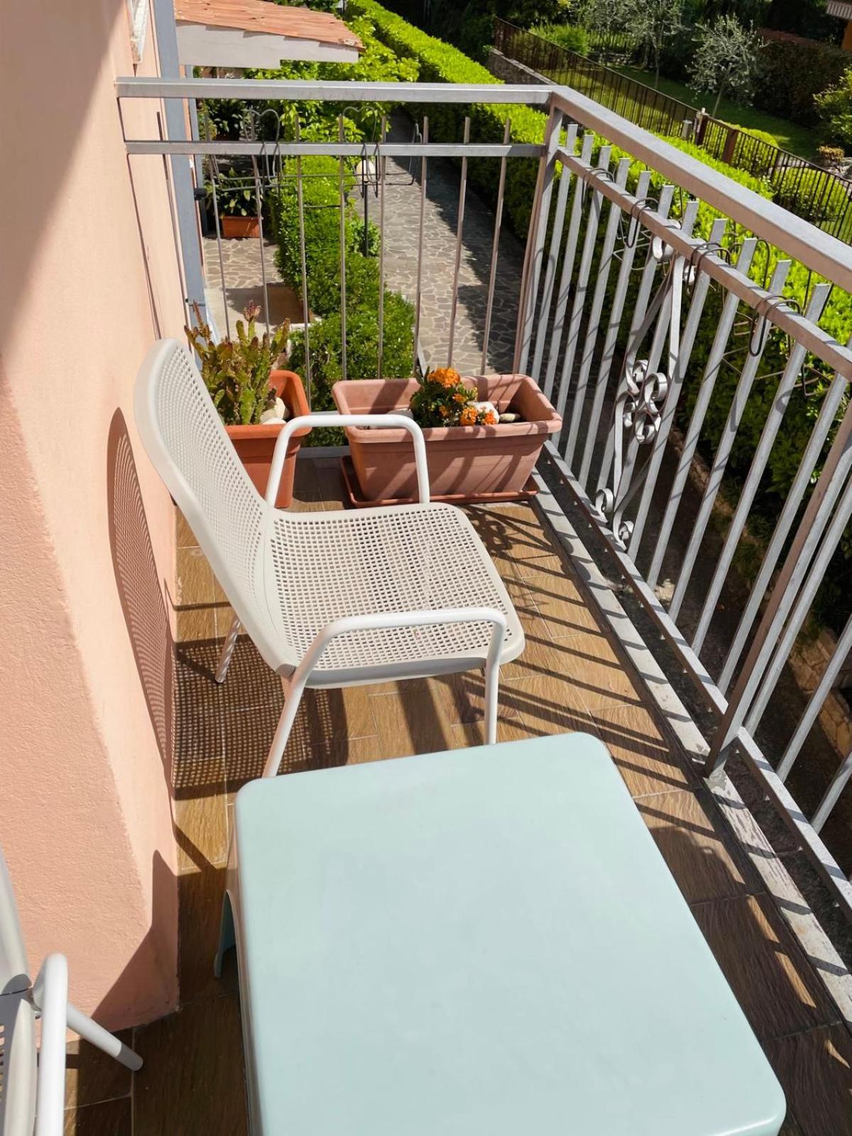 Apartment Al Lago, Torri Del Benaco Exterior photo
